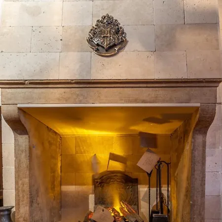 Harry Potter-Themed Room Apartment Tours